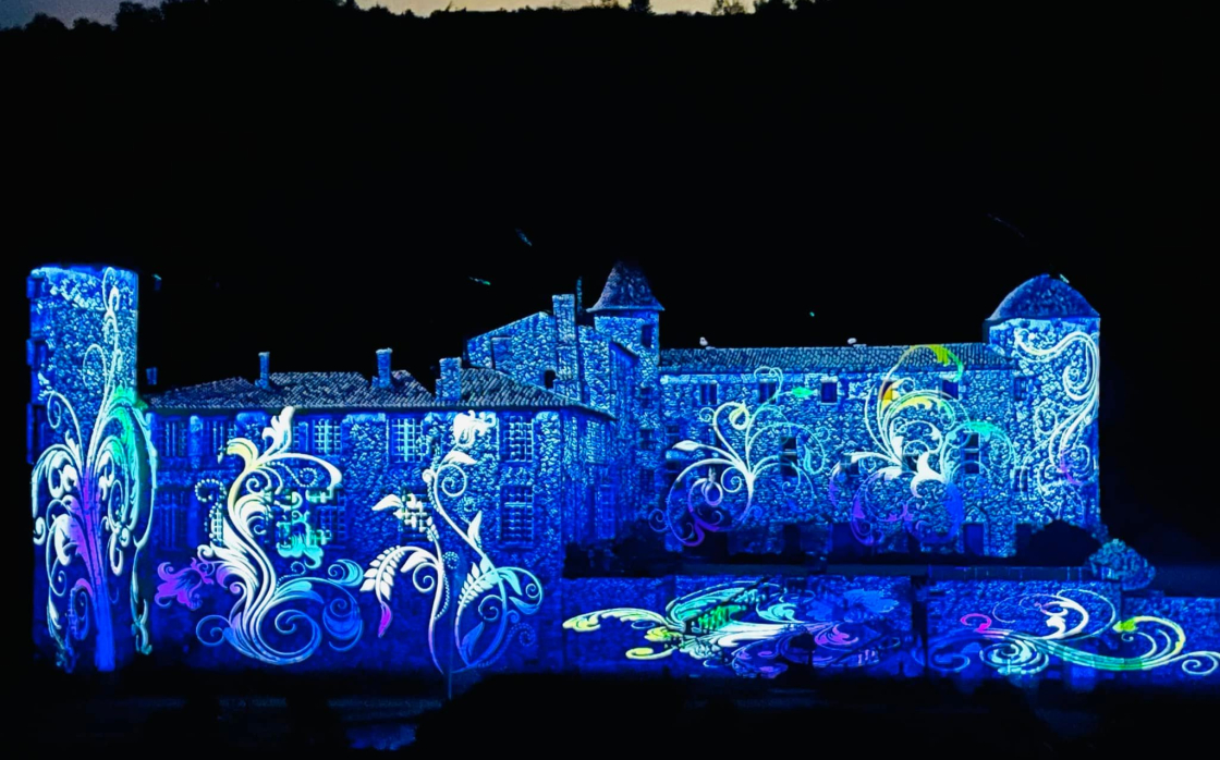 © Spectacle nocturne son et lumières | Château de la Batisse