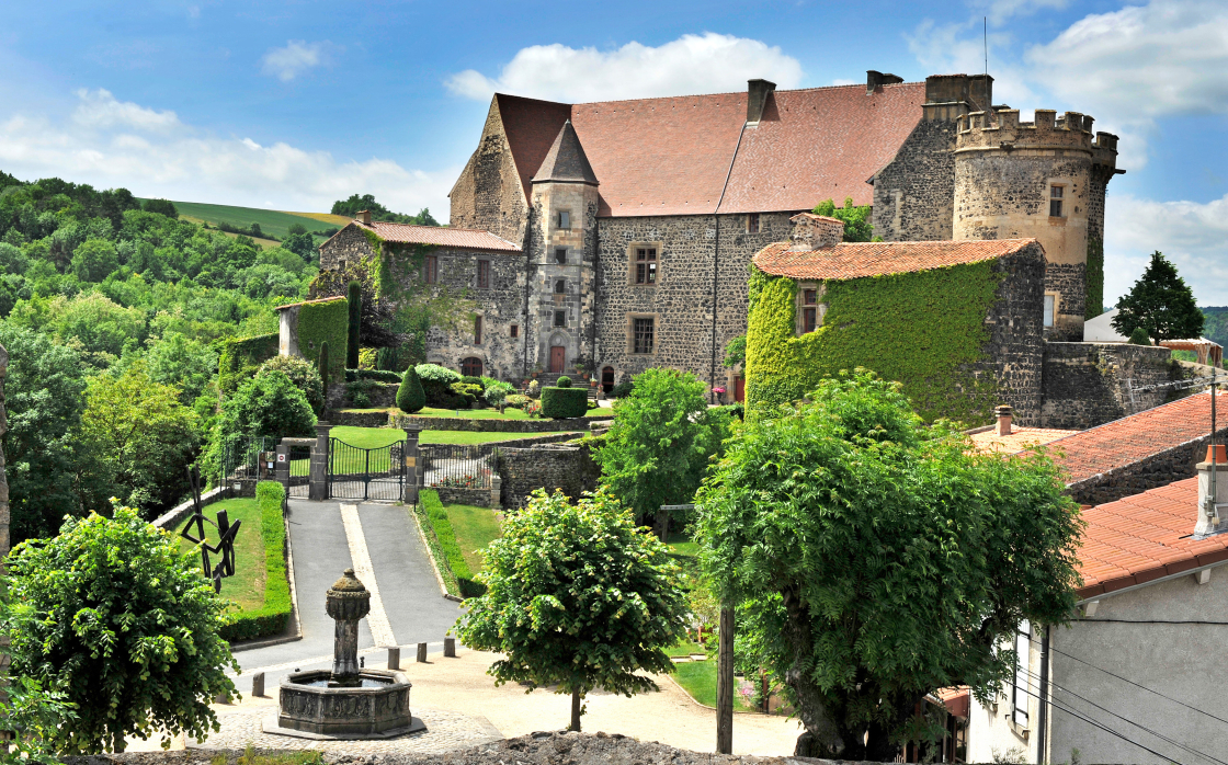 © Vue du Château Royal de Saint-Saturnin